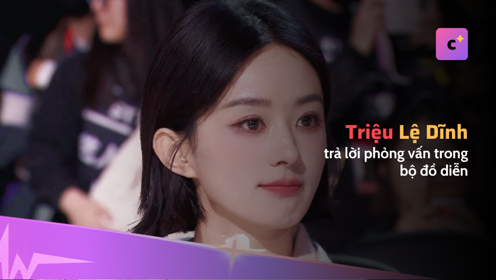 Triệu Lệ Dĩnh trả lời phỏng vấn trong bộ đồ diễn